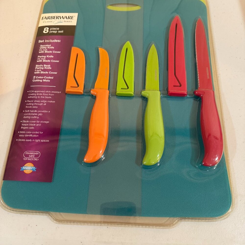 Farberware 8 Piece Colorful Cutlery Knife Set 3 Knives 3 Sheaths 2 cutting mats